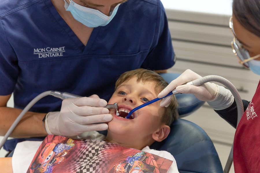 Soin dentaire chez un enfant